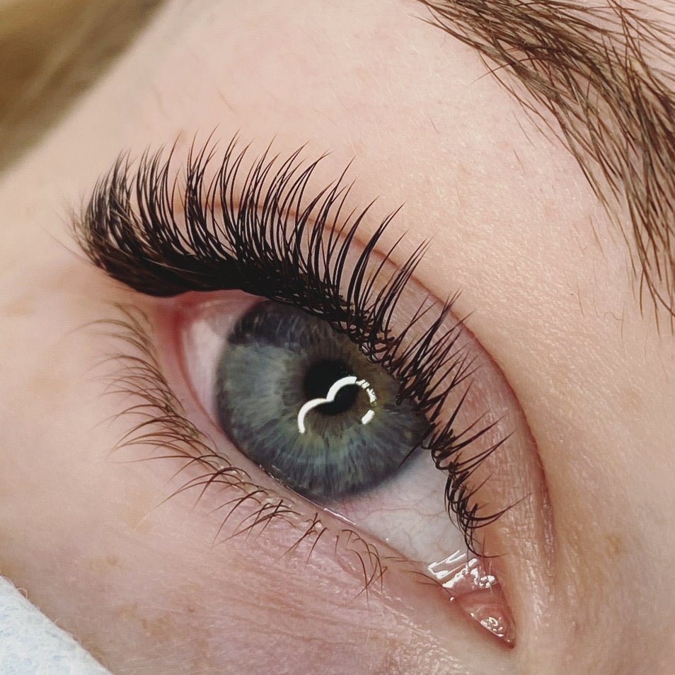 Accredited Online Course for Classic Eyelash Extensions - Shannon Boyle